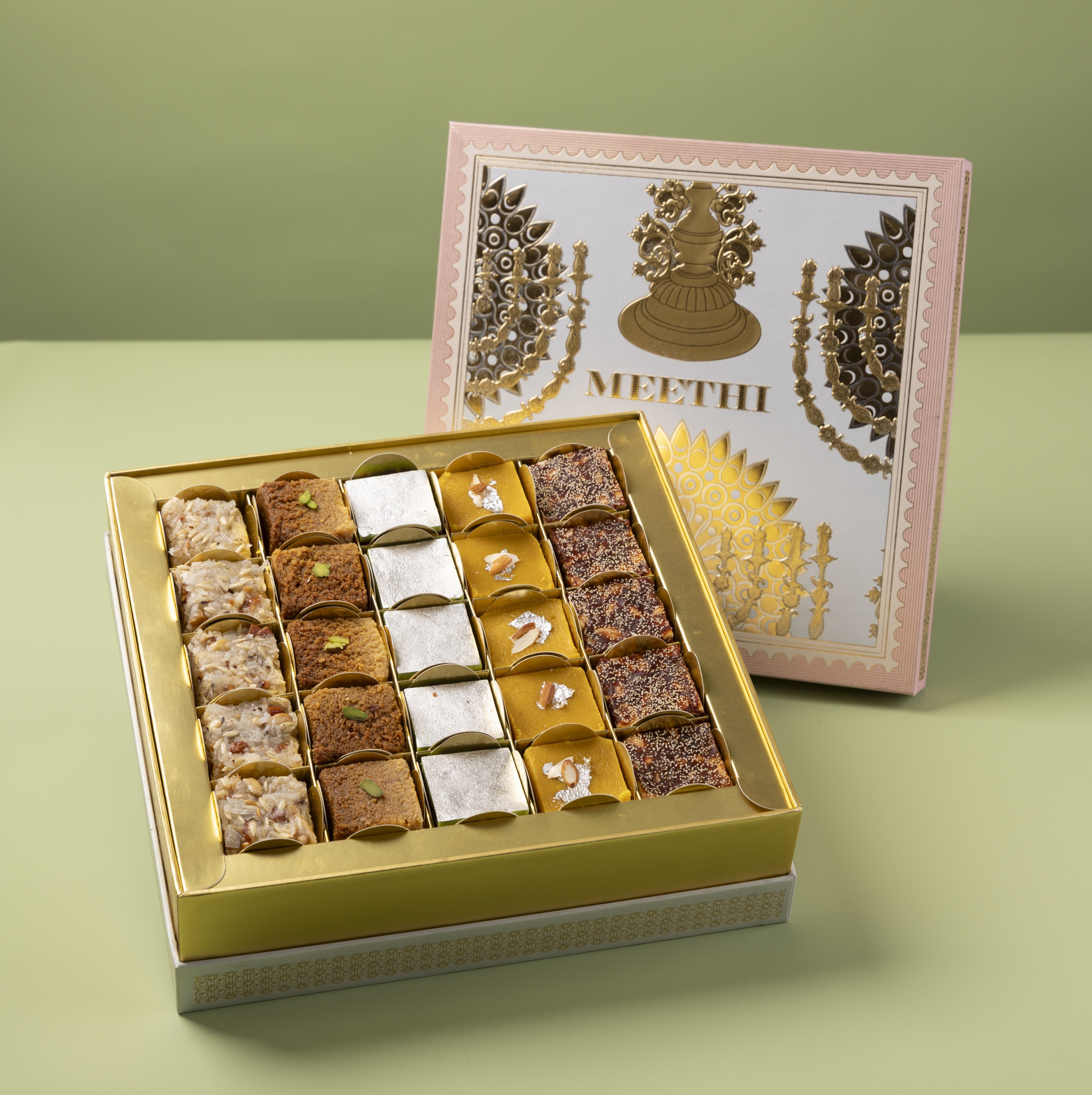 Golden Glow – Wedding Gift Box (25 Pcs)