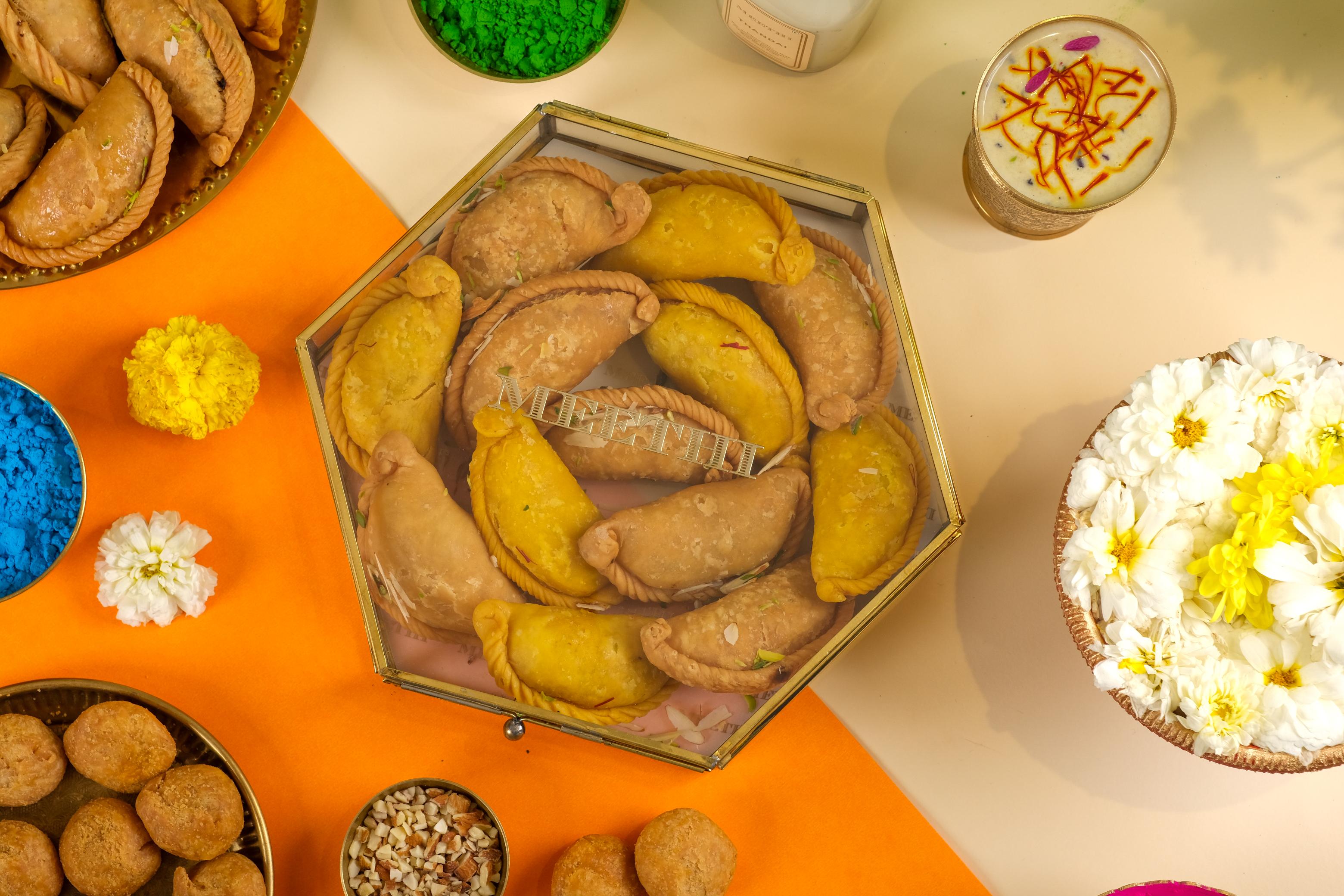 Hexagon Gujiya Box (19 Pcs)